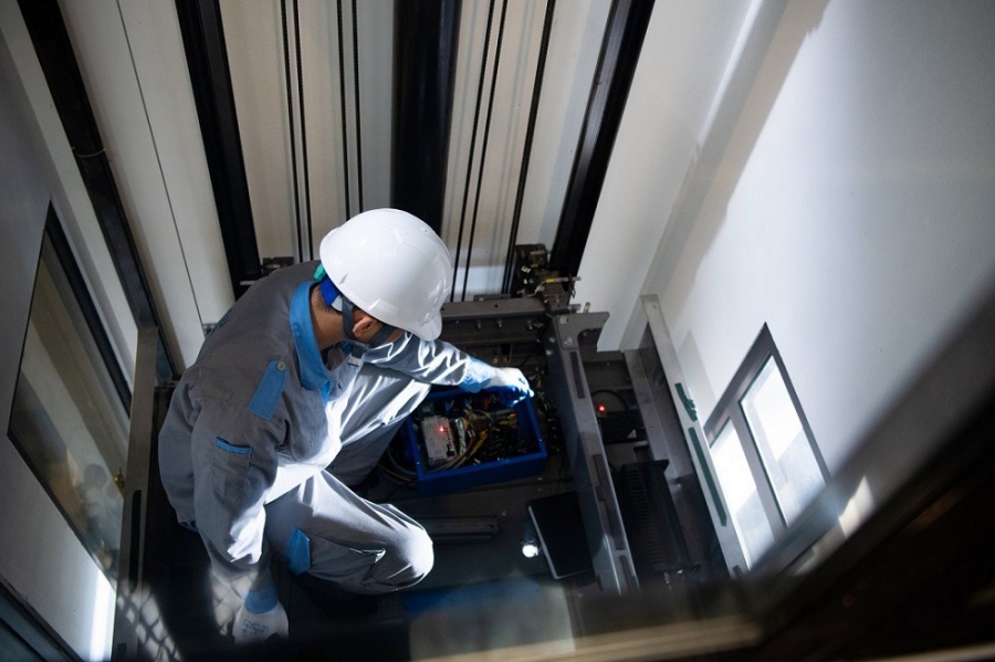 So sánh thang máy Mitsubishi và Fuji