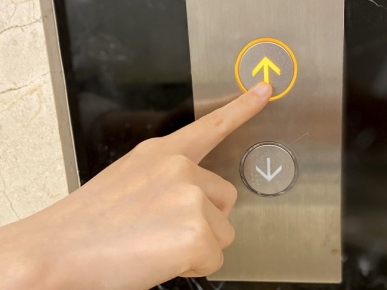 Ký hiệu nút bấm trong thang máy có ý nghĩa như thế nào?